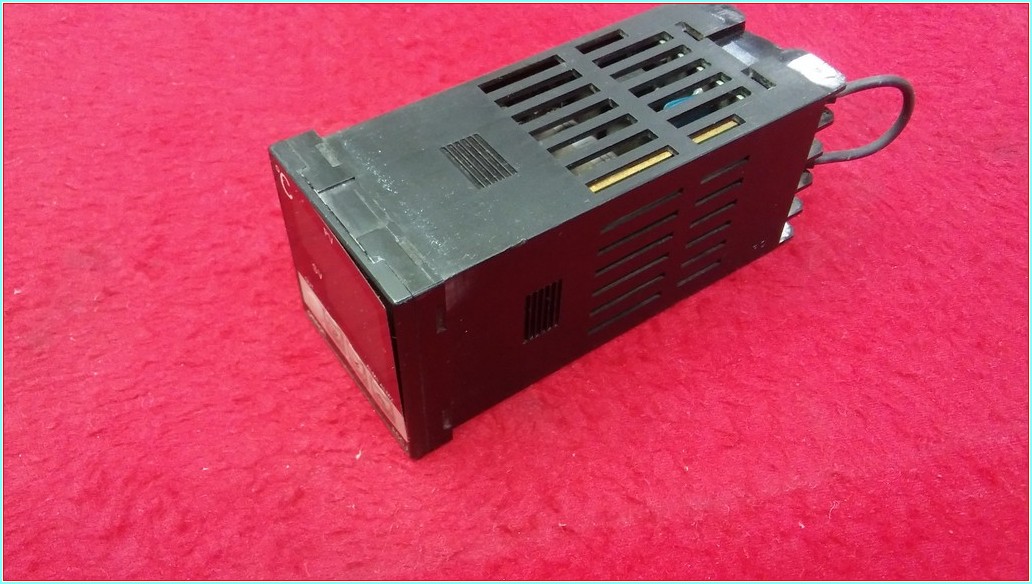 OMRON E5CJ-Q2 ISI KONTROL 20MA 12V DC OUTPUT
